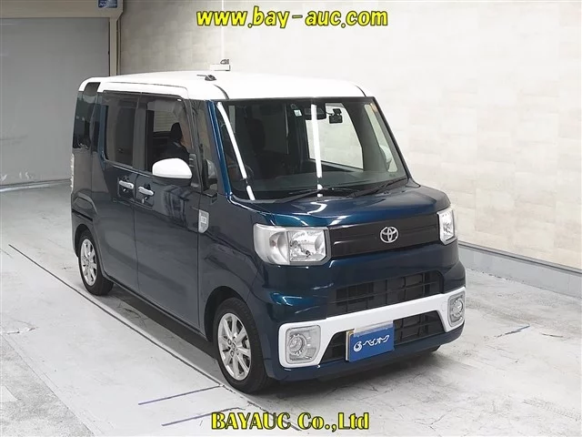 Toyota Pixis Mega LA700A 2021